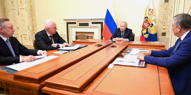  Putin consideró necesario construir una nueva carretera de circunvalación alrededor de San Petersburgo 