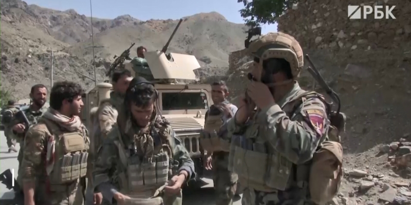 con & laquo; Kalashnikov» y Beretta en El mi-8 y Humvee: lo que están armados en Afganistán