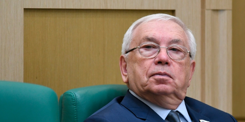  el Ex Ombudsman Lukin anunció su salida del Consejo de la Federación 