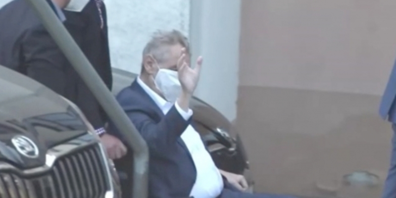  el Presidente checo fue llevado a un hospital militar