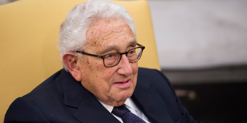  Kissinger llamó a los países a abandonar el nacionalismo para derrotar a COVID