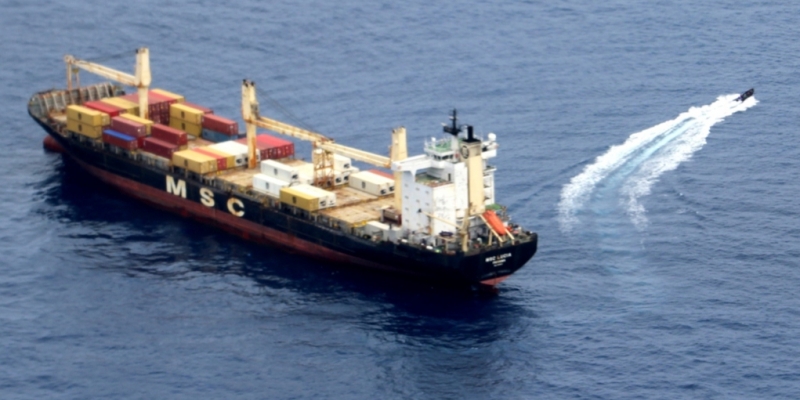  el Ministerio de defensa informó sobre el rescate por parte de los marineros rusos del buque de carga seca de los piratas 