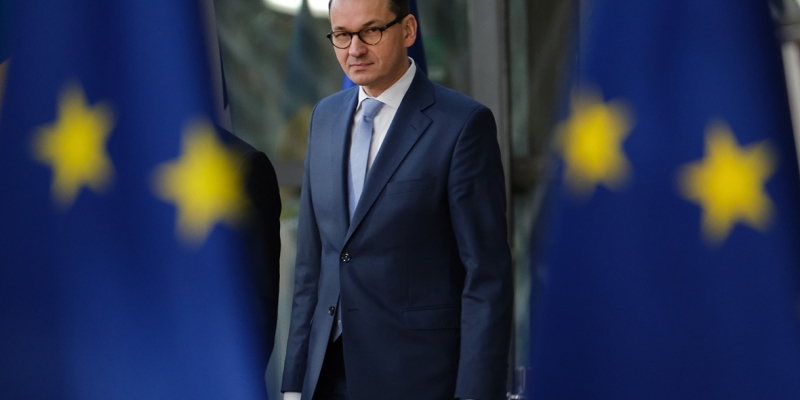  el primer Ministro Polaco llamó a la disputa con la Unión Europea « hablando con una pistola en la sien» 