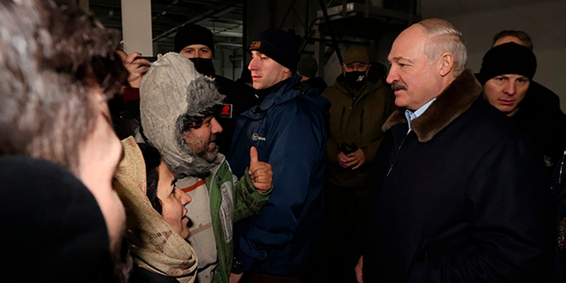  Lukashenko prometió « no atrapar ni golpear a & raquo; migrantes en la frontera 