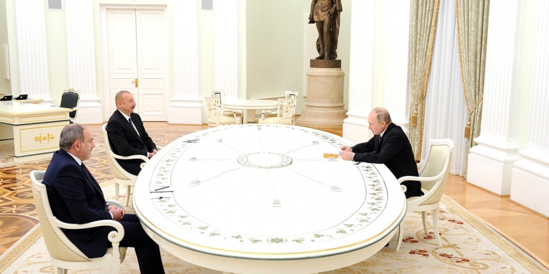  las Conversaciones de Putin con pashinyan y Aliyev. Videos 
