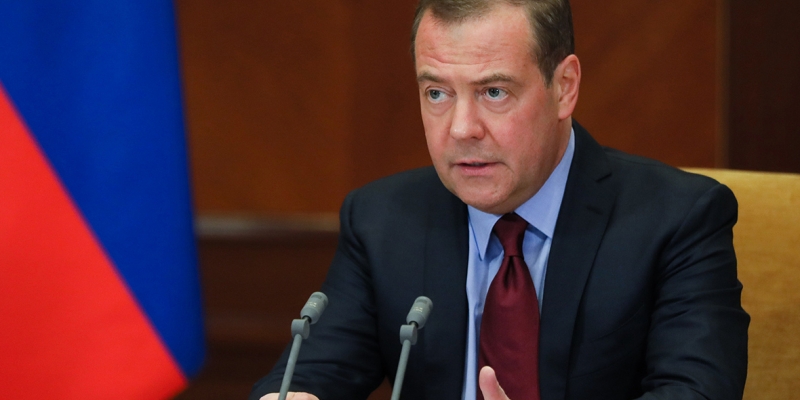  Medvedev llamó a & laquo; un foco barato» el plan de paz de Italia para Ucrania 