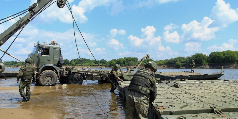  Putin otorgó a la 28ª brigada de pontones y puentes el título de guardia