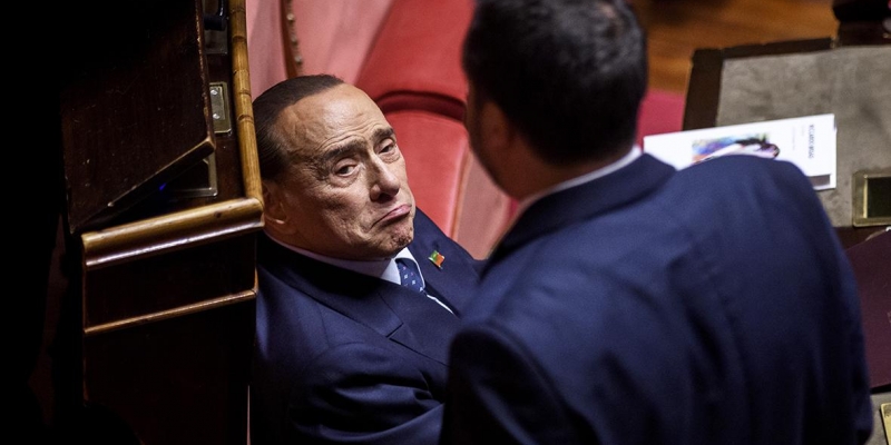  Berlusconi le contó a Zelensky sobre el bombardeo de su infancia 