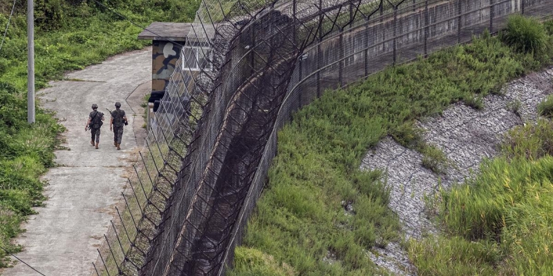 Reuters узнал об укреплении границы Северной Кореи с Китаем и Россией