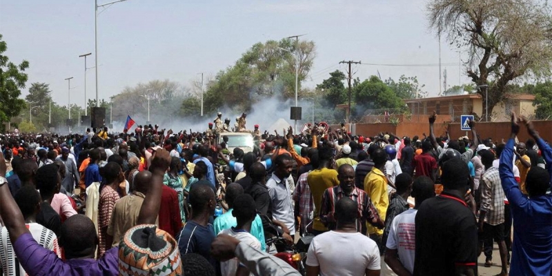 Почему Францию обвинили в подготовке интервенции в Нигере