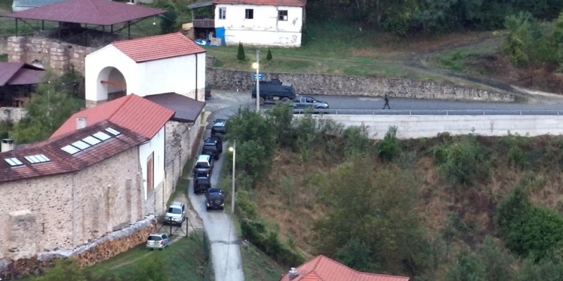 Неизвестные с оружием ворвались на территорию монастыря в Косово