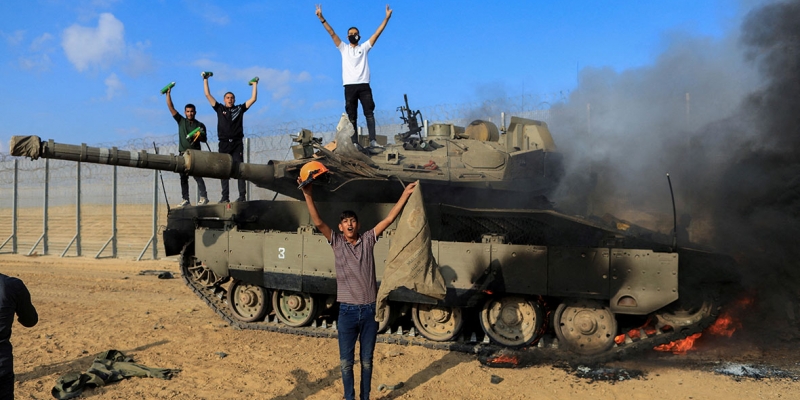 Израиль отказался пустить топливо в Газу ради освобождения заложников