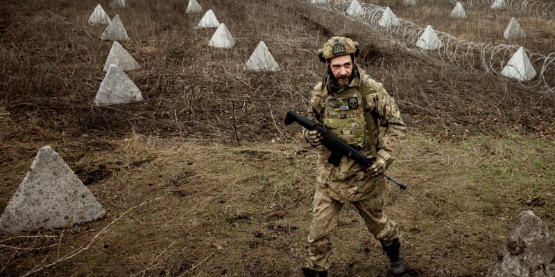 США приостановили поставки оружия Украине