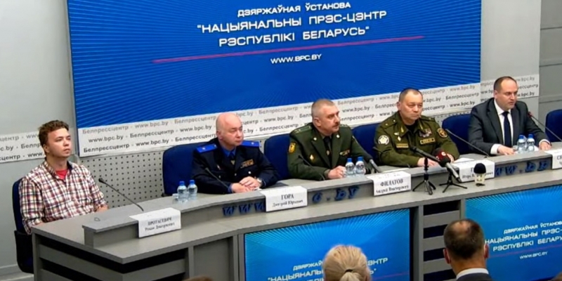  protasevich se convirtió en miembro de la conferencia de Prensa del Ministerio de relaciones exteriores de Bielorrusia sobre Ryanair 
