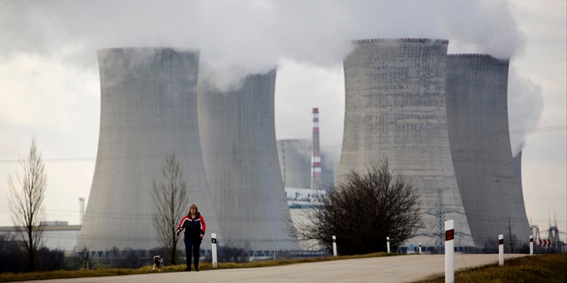  Zeman firmó una ley que excluye a & laquo; Rosatom & raquo; de los constructores de centrales nucleares en la República Checa 