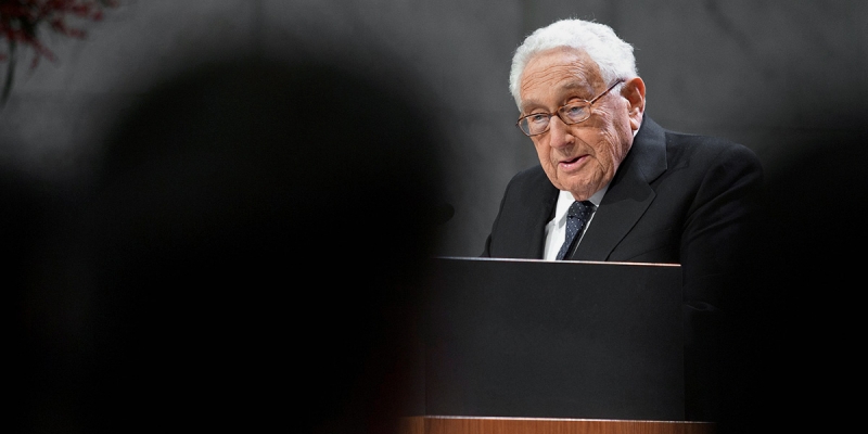  Kissinger explicó sus palabras sobre las concesiones de Rusia por parte de Ucrania 