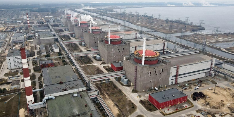  en Kiev, permitieron un ataque a la línea eléctrica al conectar la central nuclear de Zaporizhia a Rusia 