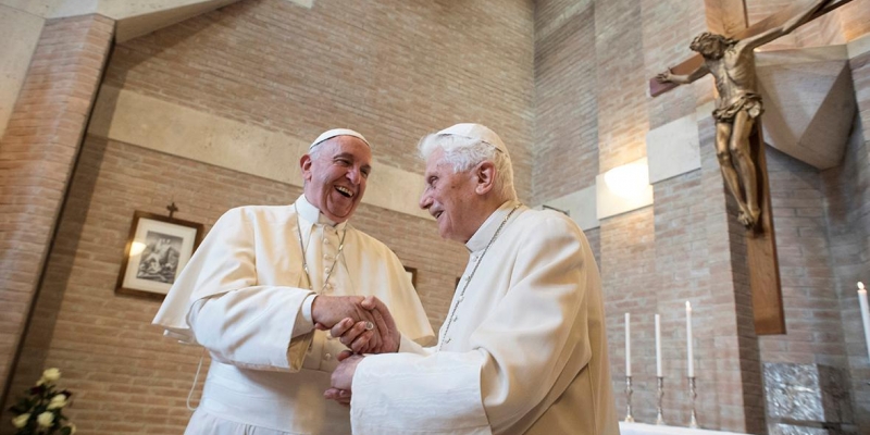  Papa Francisco agradeció a Benedicto XVI por su amabilidad 