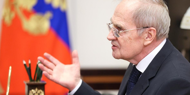  Putin otorgó al jefe del Tribunal constitucional la orden de Andrés 